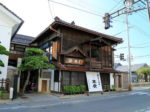 Nanukamachi-dori walking trail
