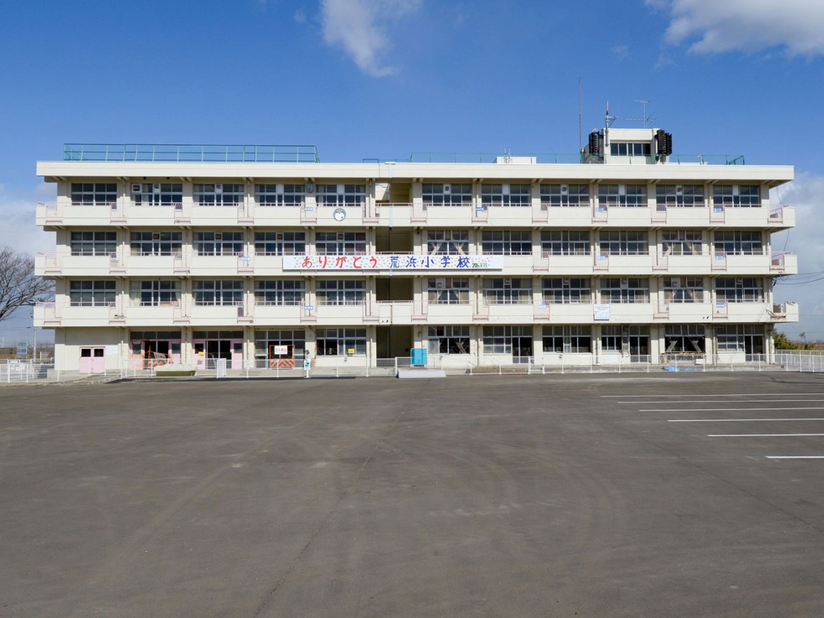 Ruins of the Great<br>
            East Japan Earthquake:
            <br>
            Sendai Arahama Elementary
            <br>
            School_1